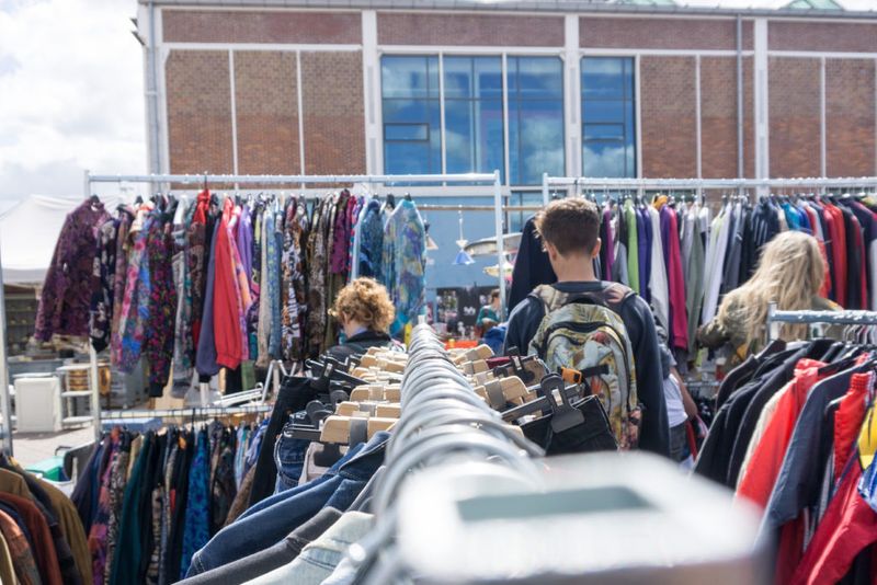 9 Things You Should Never Do When Thrifting, According To Experts - Decor Hint Shop During Peak Hours
