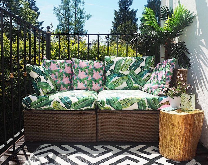 7 Tropical Decor Trends Losing Value In Naples Homes (And 3 That Still Shine) - Decor Hint Palm Leaf Prints Everywhere