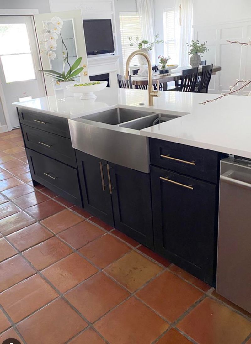 New Mexico Designers Say These 12 Kitchen Looks Are Dated Stick With 10 These Instead - Decor Hint Dark Terra Cotta Tiles (dated)