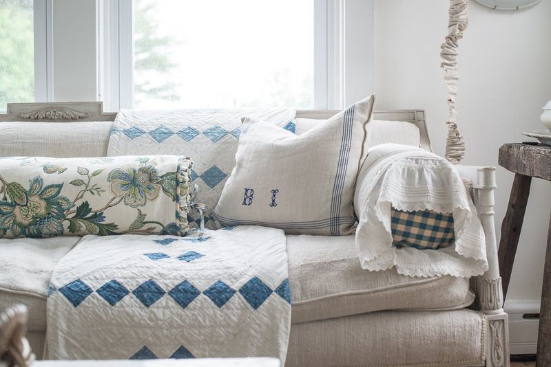 10 Things in Grandma's Living Room That Are Worth A Fortune - Decor Hint Antique Quilts and Textiles
