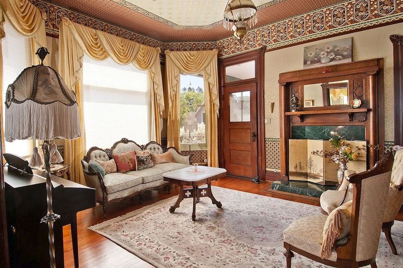 19 Old-World Design Elements That Bring A Rich Timeworn Elegance And Character To Any Space - Decor Hint Ornate Crown Molding