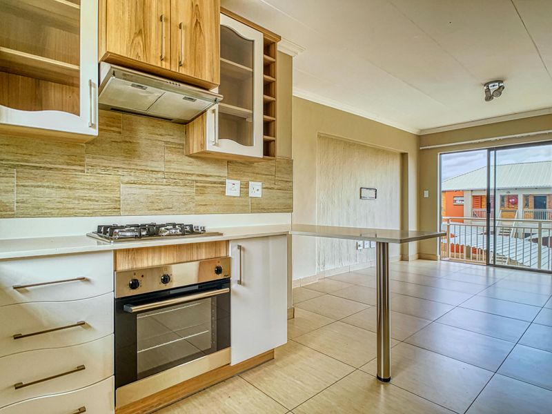 Large-Format Tiles Expand Possibilities