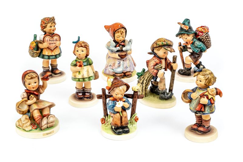 5 Vintage Decor Finds Losing Value In Galena Homes And 2 That Still Shine - Decor Hint Overstuffed China Cabinets