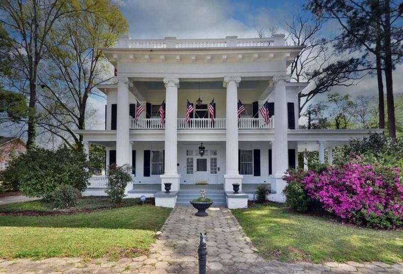 How Henderson Homes Capture Southern Charm 10 Signature Design Details - Decor Hint Classic White Columns and Railings