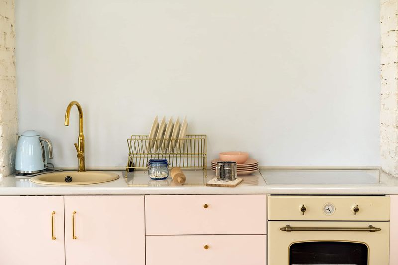 17 Kitchen Colours That Are Officially Out Of Style In 2025 (Plus 5 That Have Been Out For A While) - Decor Hint Peach