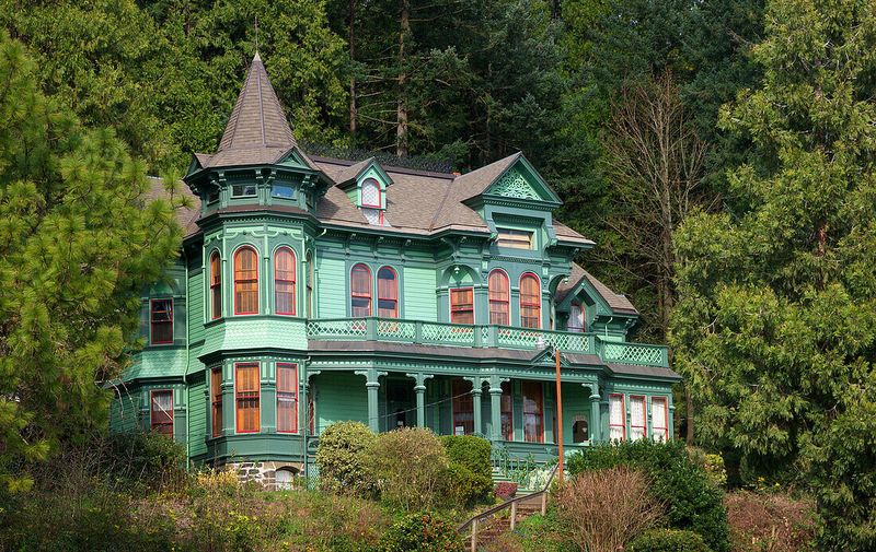 Shelton McMurphey Johnson House In Eugene Showcases Victorian Charm Inside And Out - Decor Hint Victorian-Era Detailing On The Façade