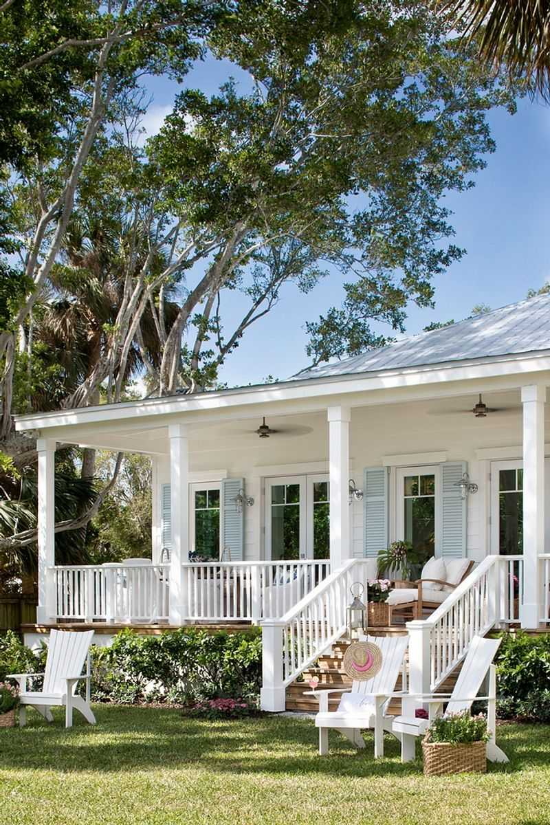 10 Coastal-Inspired Curb Appeal Ideas From Florida Homes - Decor Hint Beachy Outdoor Furniture