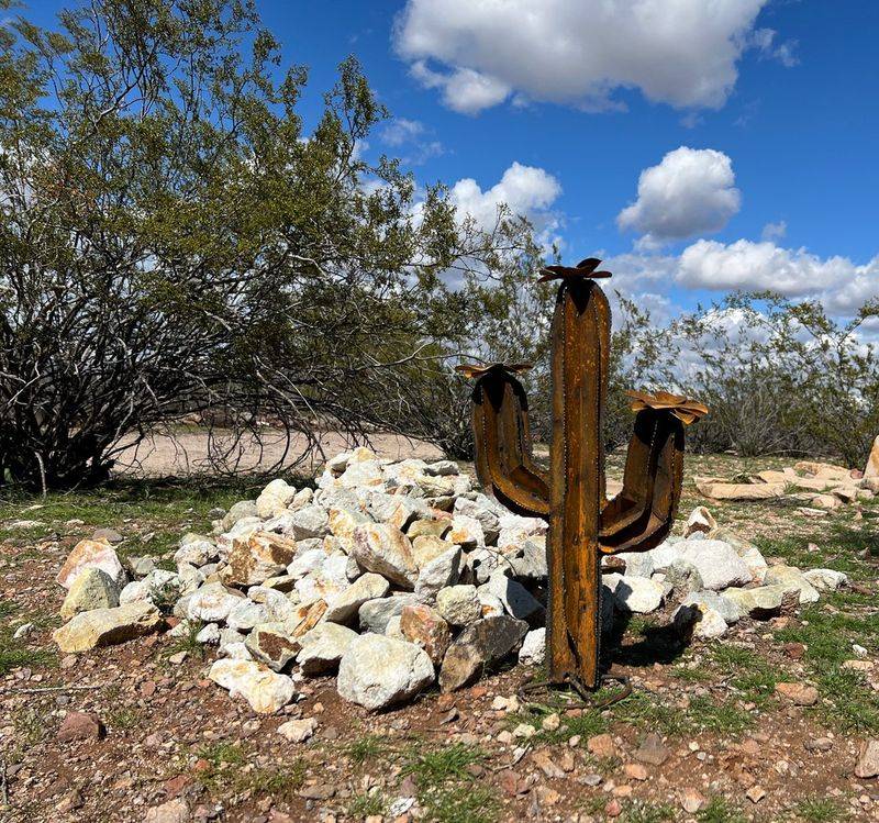 Arizona Thrifters Can't Get Enough Of These 15 Vintage Home Finds - Decor Hint Old metal saguaro sculptures