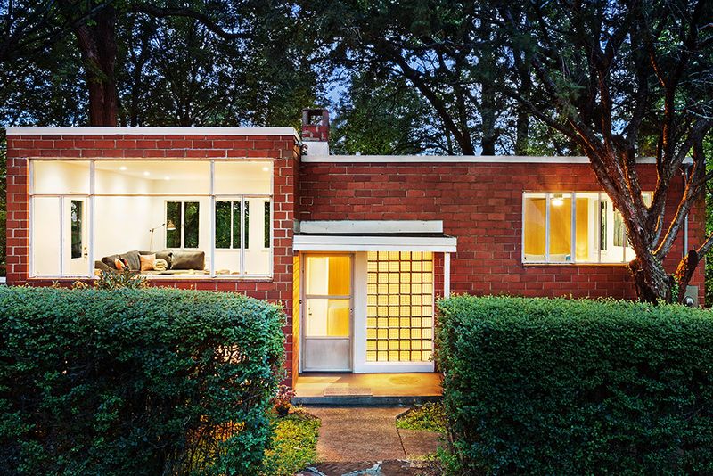 9 Home Styles First-Time Buyers Are Loving In Knoxville + 4 Property Types To Rethink Before You Buy - Decor Hint Minimalist Contemporary