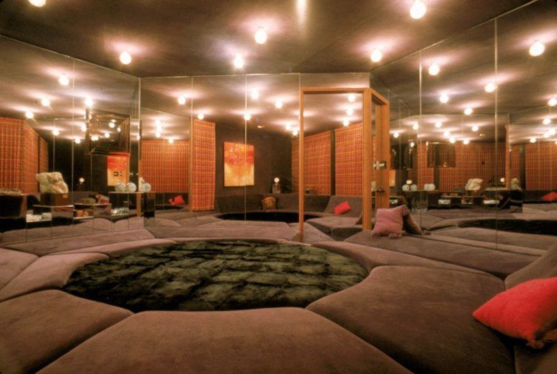 10 Bad Design Trends from 60 Years Ago We Pretend Never Happened + 7 We Hope Come Back - Decor Hint Mirrored Walls In Living Rooms