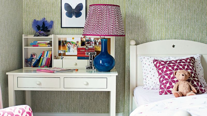 9 Things To Get Rid Of In Your Bedroom, According To Professional Organizers - Decor Hint Sentimental Clutter