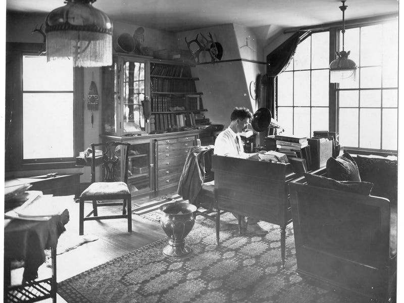 22 Photos That Show What American Homes Truly Looked Like 100 Years Ago - Decor Hint Parlor Pride And Joy