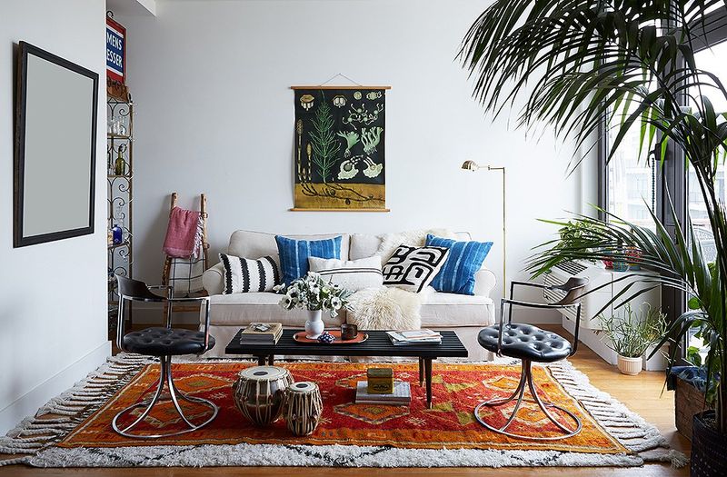 14 Wonderful Home Decor Ideas - Decor Hint Layered Rugs for Texture