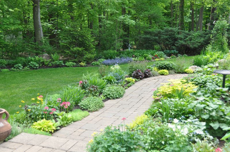 6 Inviting Outdoor Spaces You Will See All Over Ohio's Neighborhoods - Decor Hint Garden Pathways And Flower Beds