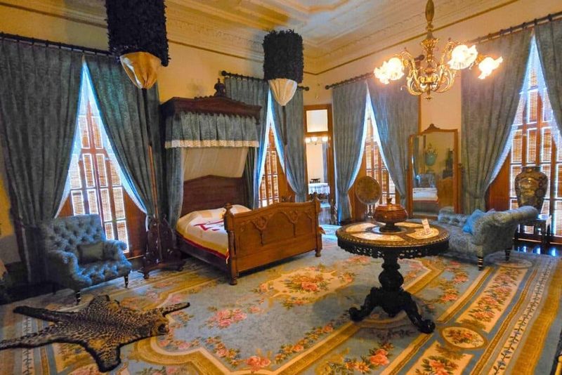 Visit Iolani Palace In The Heart Of Honolulu, Hawaii - Decor Hint King's Private Suite