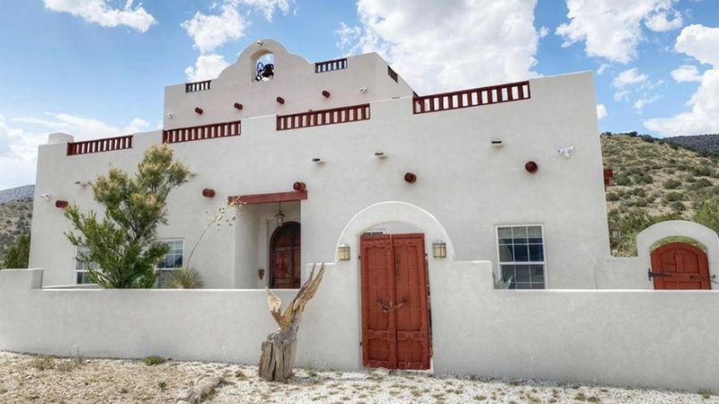 Nevada Market Watch: 11 Homes Losing Value By End Of 2025 (And 5 That Are Gaining Steam) - Decor Hint Old Spanish-Style Villas