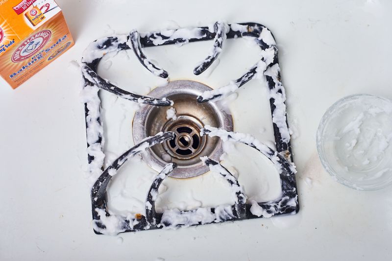 Vinegar And Baking Soda Power Scrub