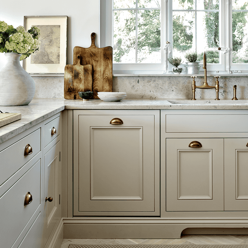 18 Examples Of The English Kitchen Style That's Replacing The Modern Farmhouse - Decor Hint Vintage Brass Hardware