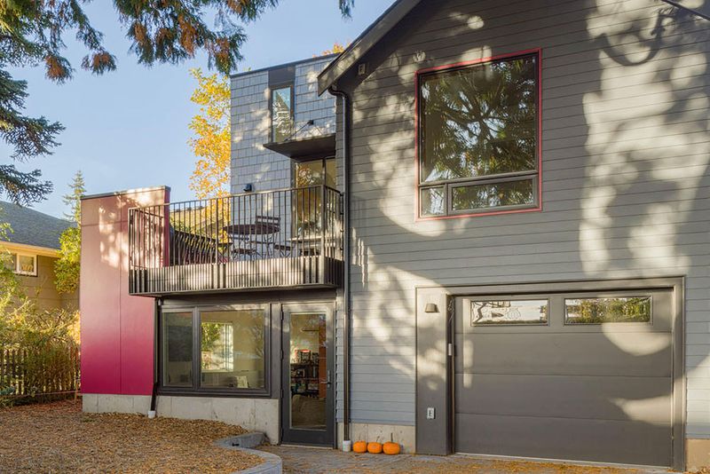 8 Minimalist Front-Facing Designs Found In Seattle Lofts - Decor Hint Hidden garage entrances