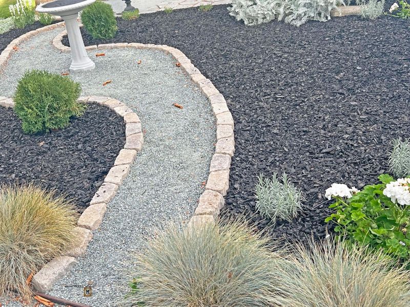 21 Sustainable Front Yard Landscaping Ideas With Rocks And Mulch - Decor Hint Crushed Granite Pathways