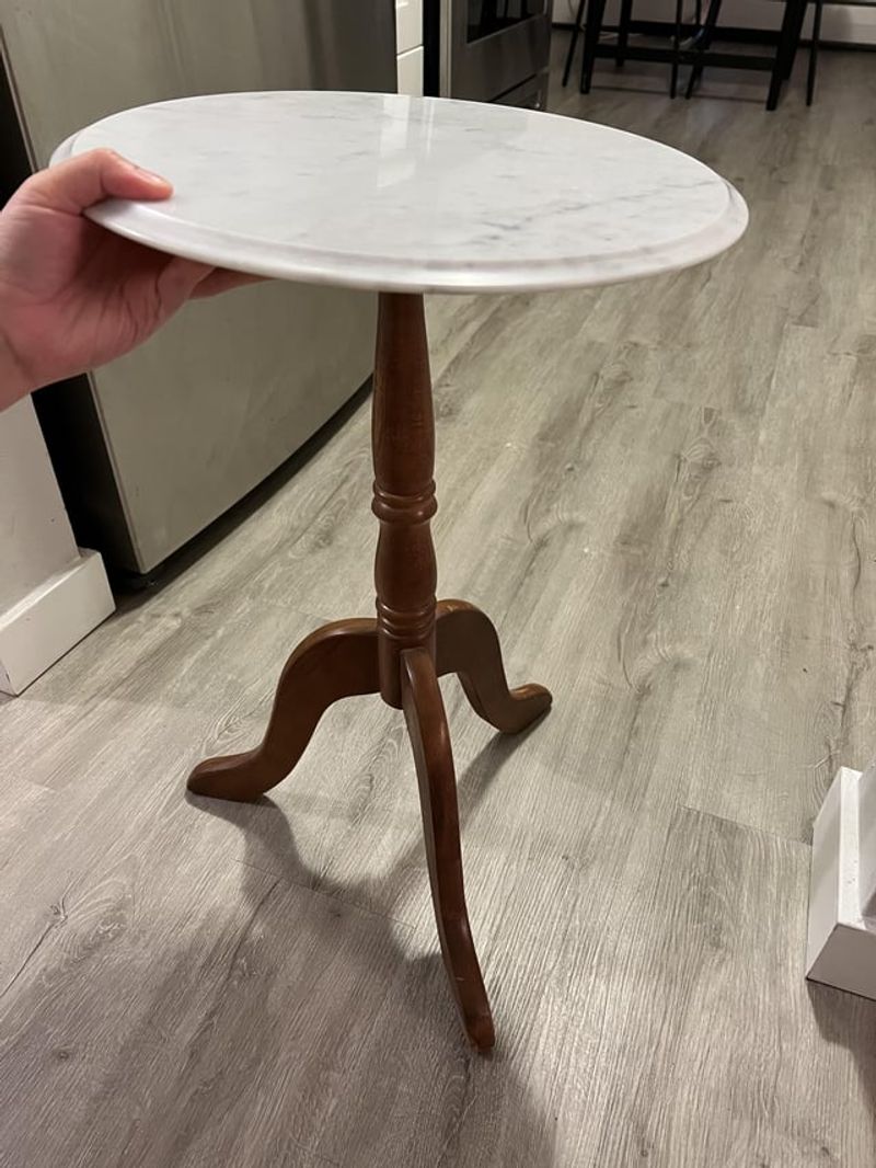 10 Household Treasures That Aren't Worth Much And 10 You Shouldn't Even Bother Selling - Decor Hint Wobbly End Tables