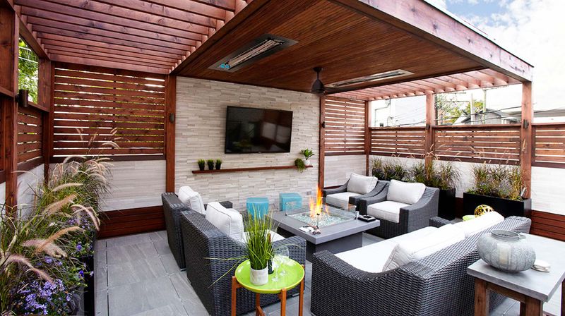 6 Sleek Urban Porch Looks Borrowed From Chicago Townhouses - Decor Hint Warm Wood Accents And Decking
