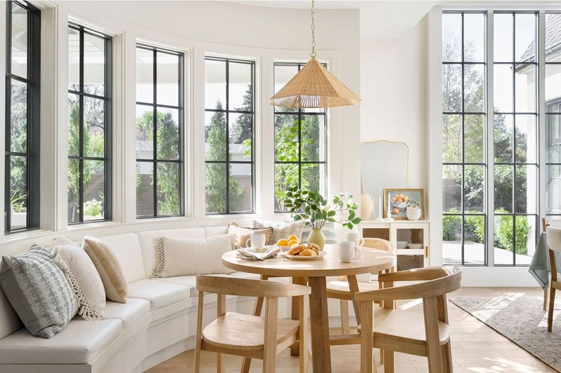 22 Traditional Kitchen Trends That Are Becoming More Popular In Modern Homes - Decor Hint Breakfast Nooks
