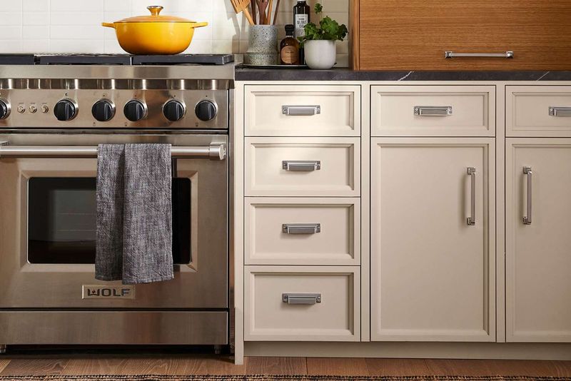 29 Kitchen "Icks" That Immediately Turn Off Homebuyers, According to Interior Designers - Decor Hint Cheap Builder-Grade Fixtures