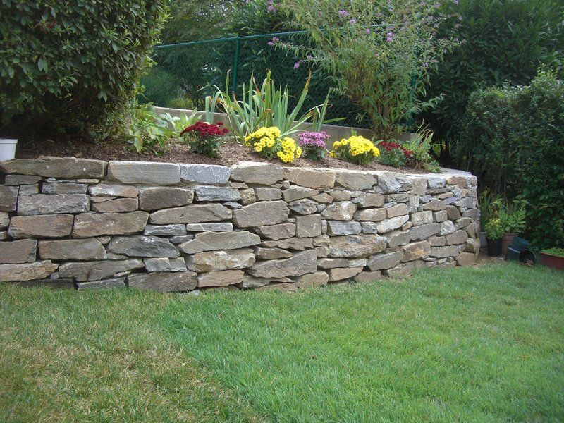 11 Country-Inspired Curb Appeal Ideas From Kentucky Homes - Decor Hint Limestone Accents and Retaining Walls