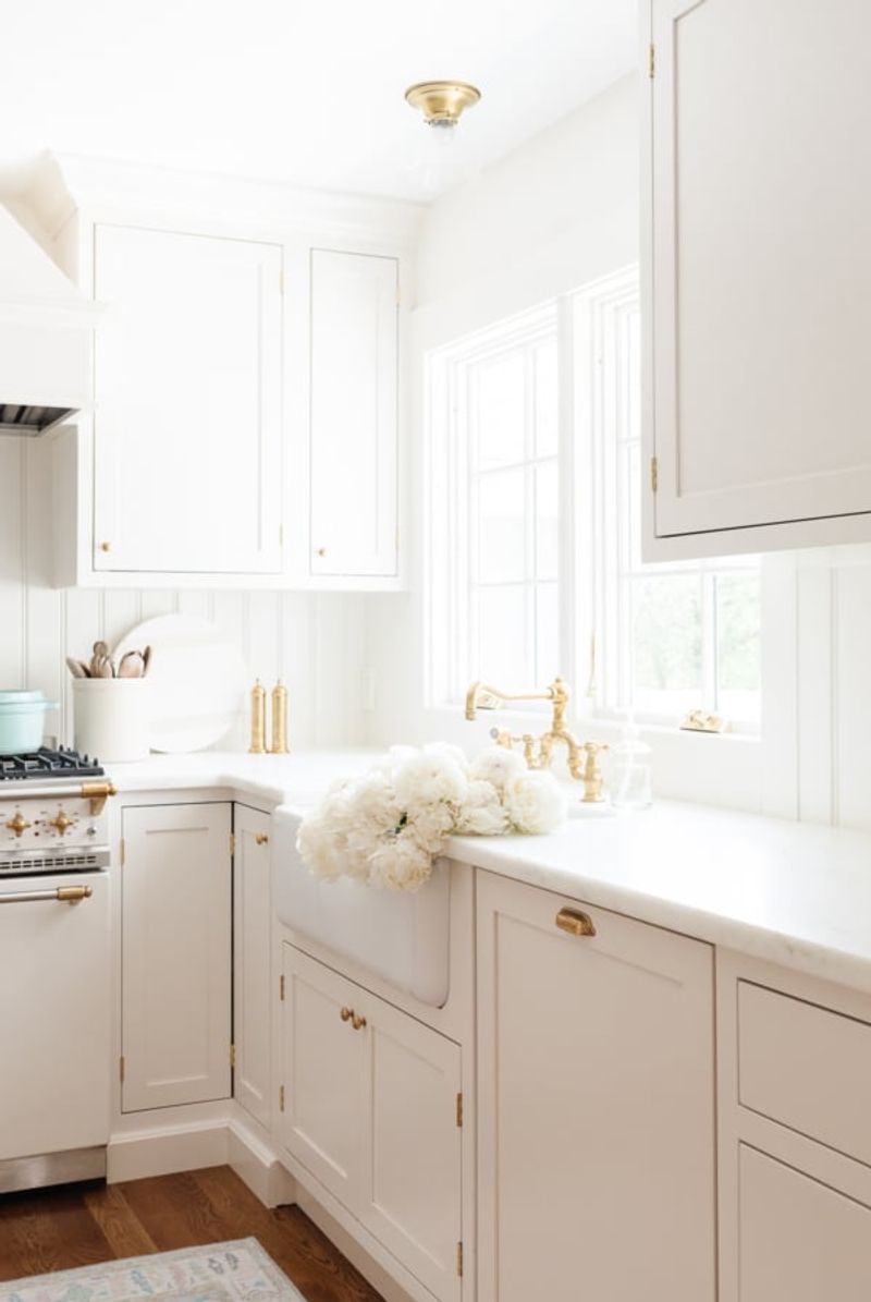 15 Kitchen Details That Should Warn Sellers About Buyer Turnoffs In St Louis - Decor Hint Worn Cabinet Handles