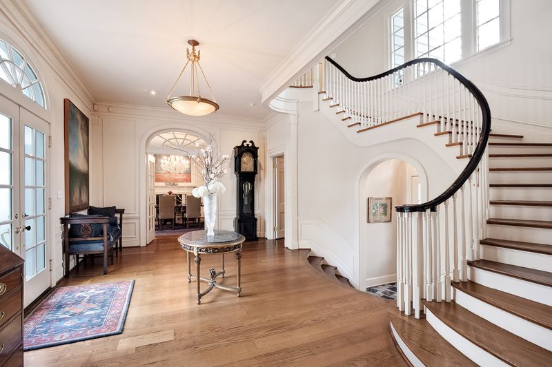 13 Signature Style Elements Bringing Southern Charm Into Memphis Homes - Decor Hint Polished Hardwood Floors