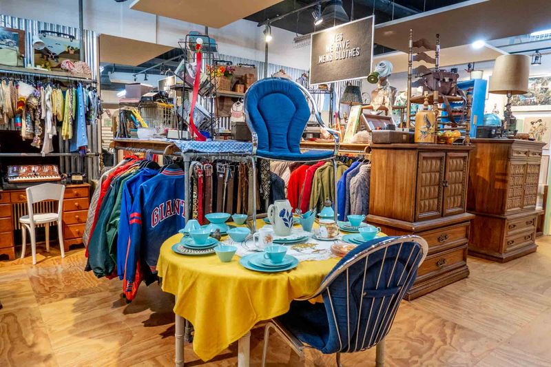 21 Ways To Shop At Thrift Stores Exactly Like Design Pros - Decor Hint Shop The Wealthy Neighborhoods