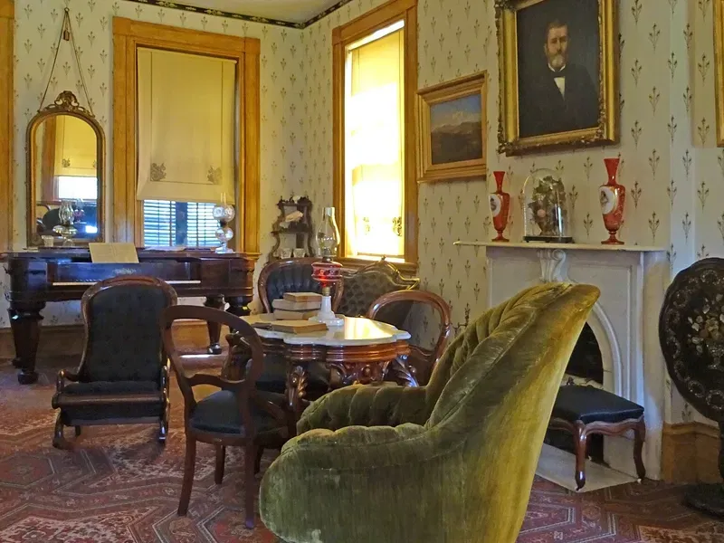 Furnishings And Decor