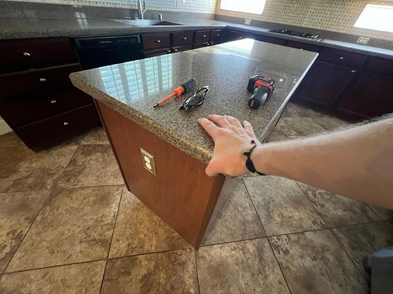 9 Kitchen Icks That Instantly Turn Off Homebuyers And 9 That Immediately Win Them Over - Decor Hint Water Damage Signs