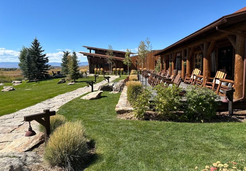 9 Outdoor Kitchen, Lounge, And Garden Spaces Popular In Wyoming Homes - Decor Hint Ranch-Inspired Outdoor Bars