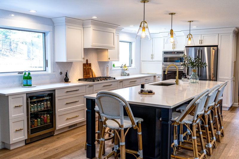 Choose 8 New Kitchen Colors New Hampshire Designers Swear By In 2025 And 4 More To Try - Decor Hint Alpine White