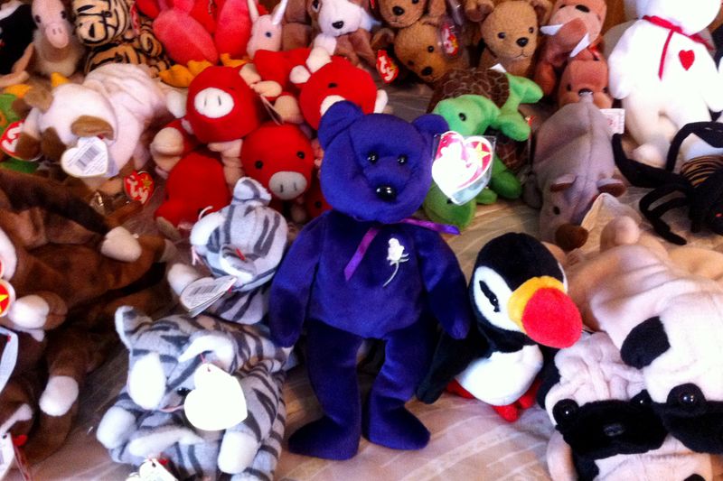 10 Collectibles Losing Value In 2025 (And 6 More That Are Dropping Even Faster) - Decor Hint Beanie Babies