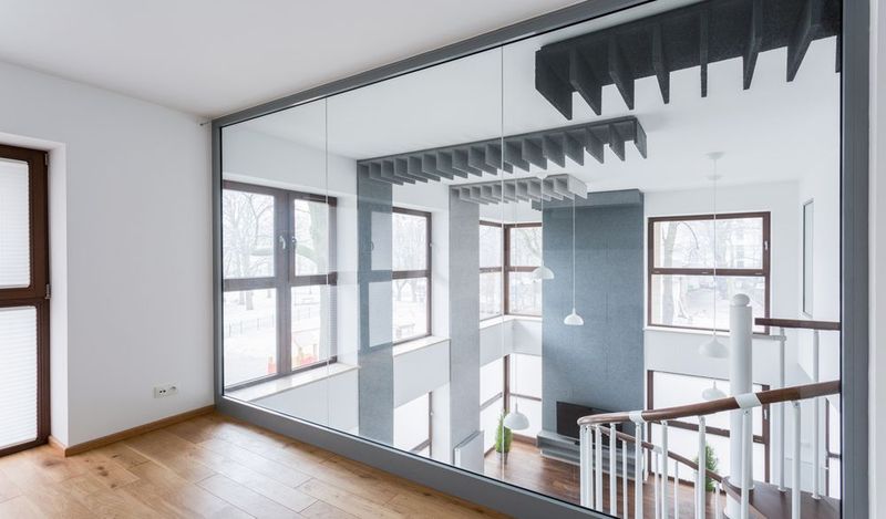 10 Home Features Port Saint Lucie Buyers Are Steering Clear Of (And 5 They've Totally Ditched Already) - Decor Hint Mirrored Walls
