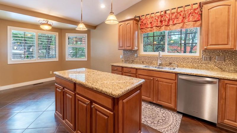 Designers Say These 20 Items Are Aging Your Home Instantly - Decor Hint Oak Kitchen Cabinets (Orange-Toned)