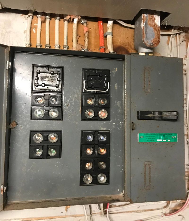 15 Home Details That Are Personal Faves But Buyer Dealbreakers And 5 That Scream Don't Buy - Decor Hint Outdated Electrical Systems