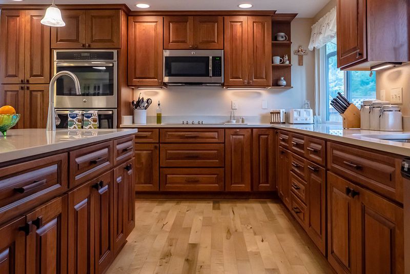 According To Experts 10 Things Hurting Your Illinois Kitchen's Style (And 10 That Help) - Decor Hint Dark Cherry Cabinets (hurting)