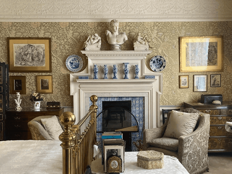 Mass-Produced Victorian Furniture Falls From Grace