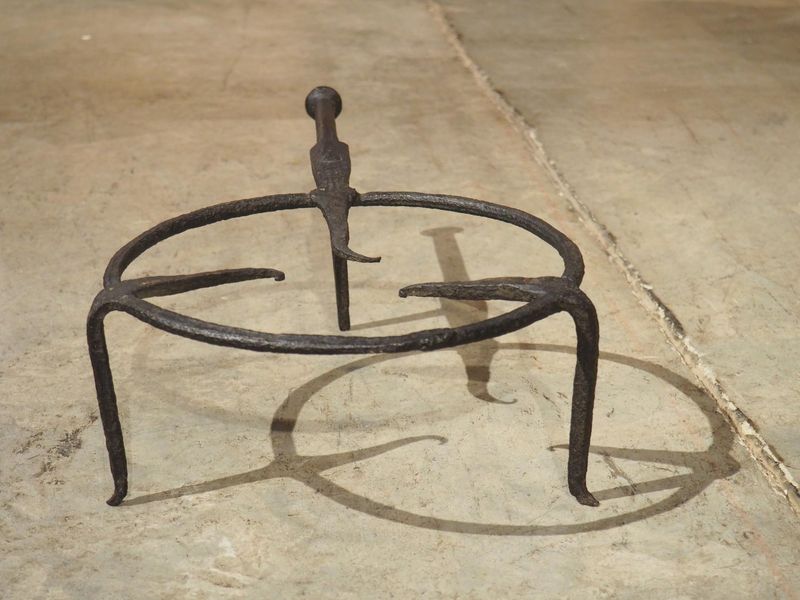 18 Things That Were Once Household Essentials Yet Now No One Knows What They're For - Decor Hint Trivet Irons