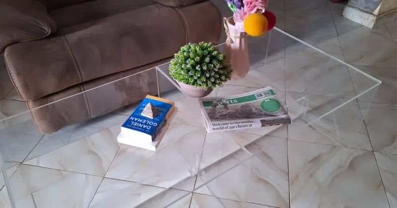 17 Mindful Decorating Ideas For Small Apartments - Decor Hint Glass And Lucite For Visual Lightness