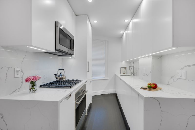 18 Kitchen Red Flags That Make New York Buyers Think Twice, According To Designers - Decor Hint Limited Counter Space