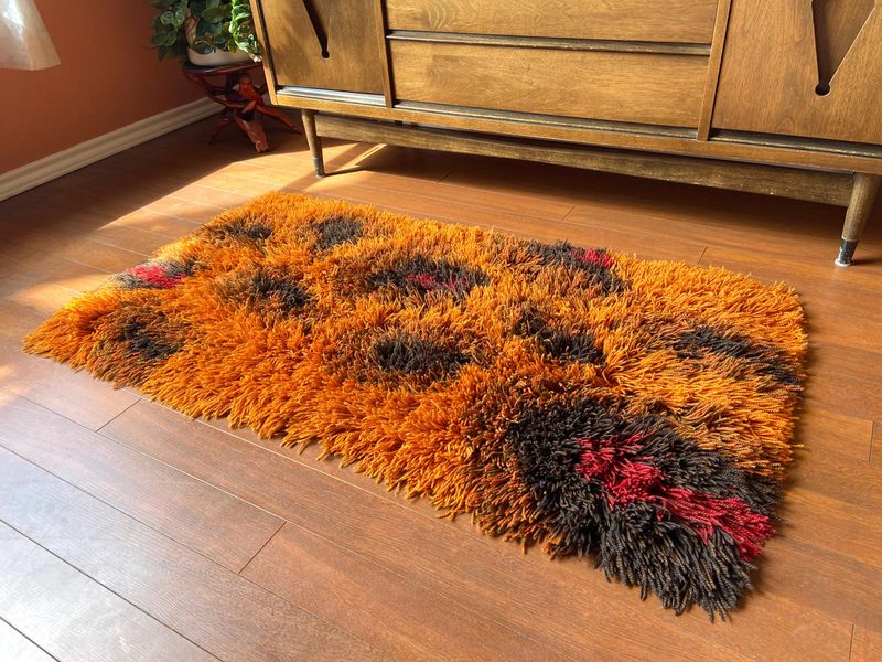 12 Iconic Home Items From The 70s That Might Still Be In Your Attic - Decor Hint Shag Rugs