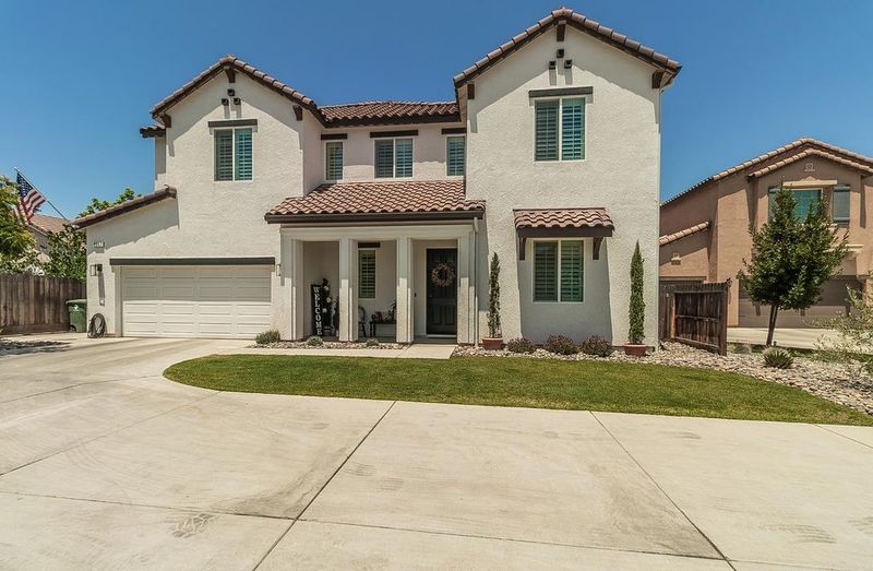 Clovis Real Estate Forecast Shows 4 Home Types Losing Value + 7 That Are Trending Up - Decor Hint Large Two-Story Homes In Suburban Developments