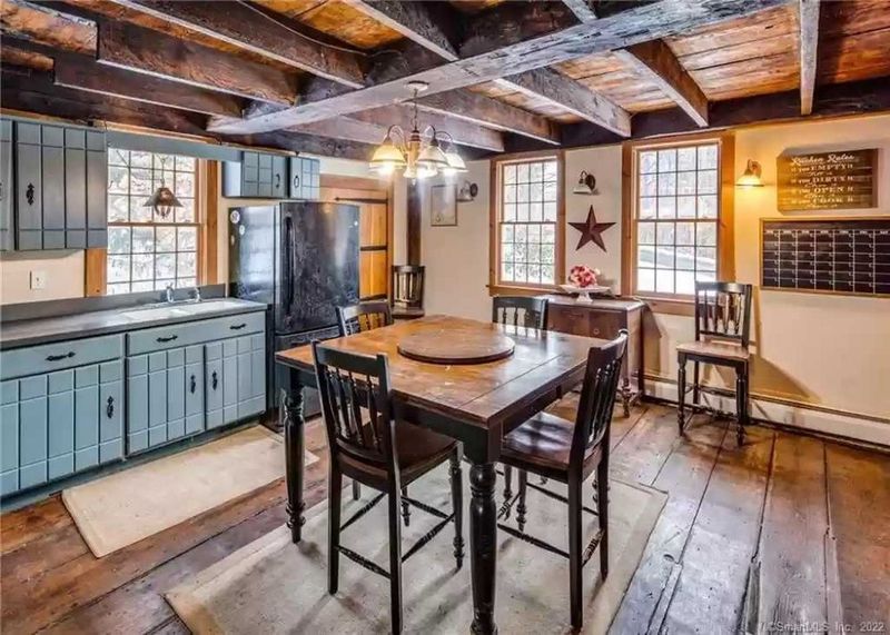 15 Photos Of A Lovely 1756 Miles Messenger House In Connecticut - Decor Hint Heart Of The Home Kitchen