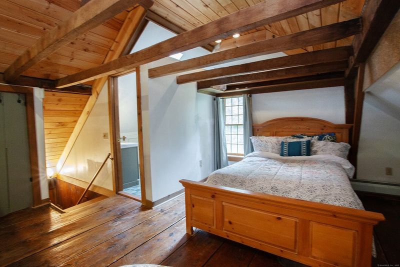 15 Photos Of A Lovely 1756 Miles Messenger House In Connecticut - Decor Hint Master Bedroom Retreat