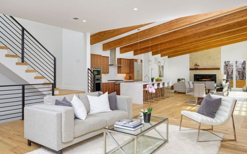 10 Common Home Staging Mistakes That Waste Your Time And Don't Improve Rooms - Decor Hint Buying Trendy Décor Just For Staging
